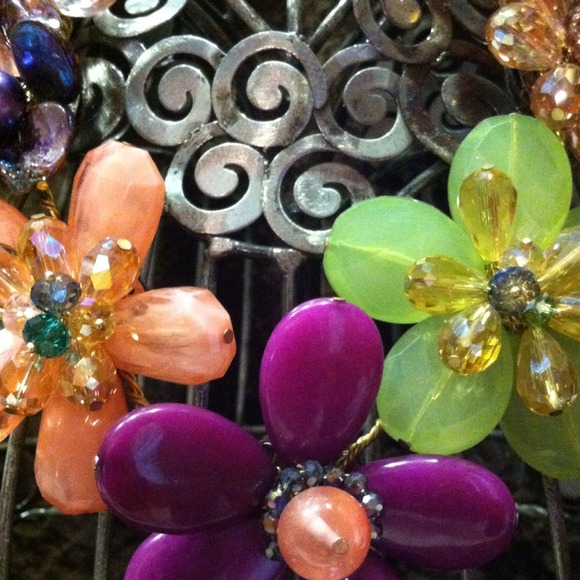 Handcrafted Beautiful Bib Necklace /Earrings Set - Picture 3 of 3