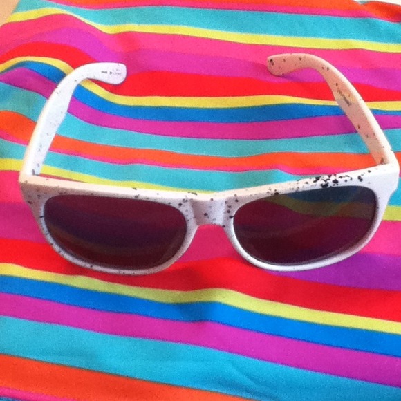 👓 White sunglasses 👓 - Picture 2 of 3