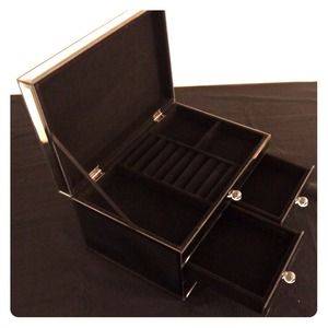 Glass jewelry box