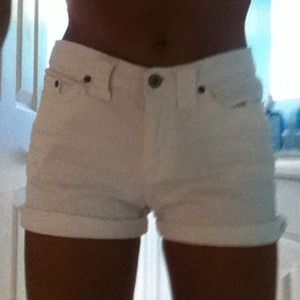White high wasted shorts