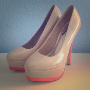Nude pumps with coral accents