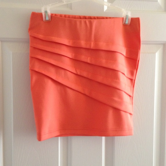High wasted, peach-summer, skirt.