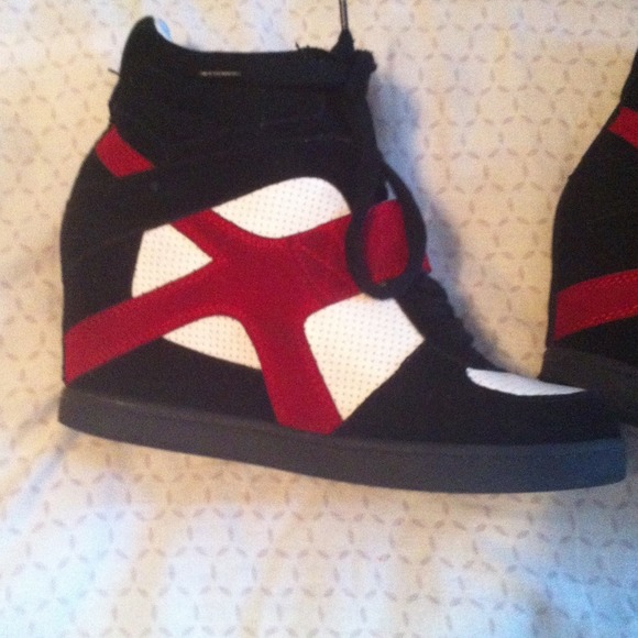 Sneaker wedges