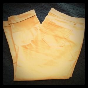 ✨✨khaki color skinny capris