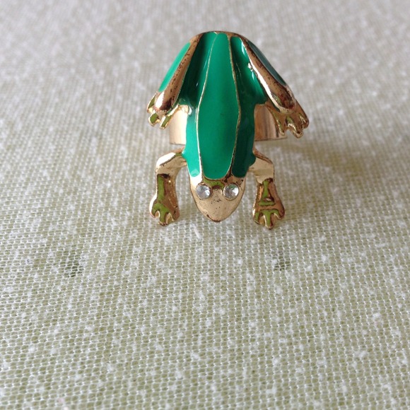 Emerald Frog Ring