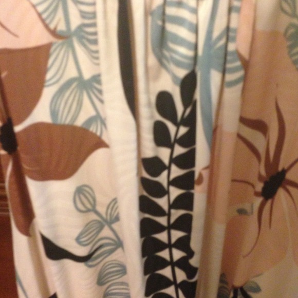 Cute pale peach top - Picture 2 of 2