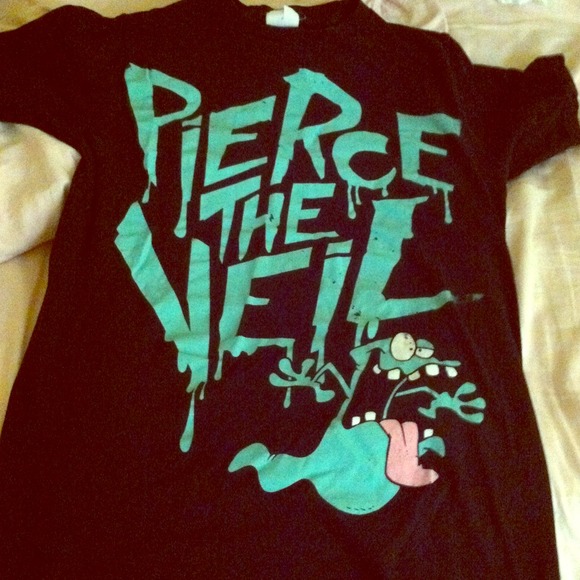 pierce the veil t shirt size small