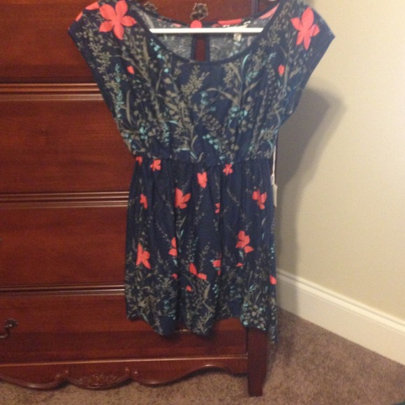 Navy/olive top - Picture 1 of 3