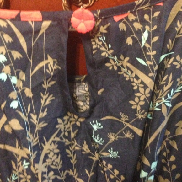 Navy/olive top - Picture 3 of 3