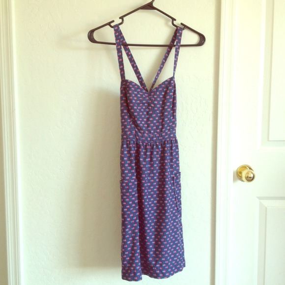 💛SOLD!💛 Criss cross back, polka dot dress