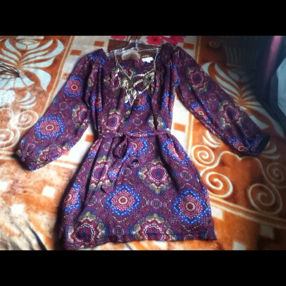 Cute Dress  with sleeves !!