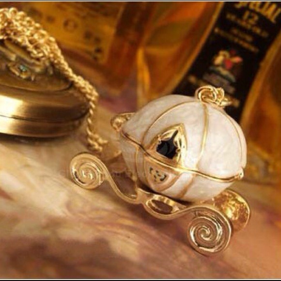 Retro Pumpkin Carriage Sweater Chain