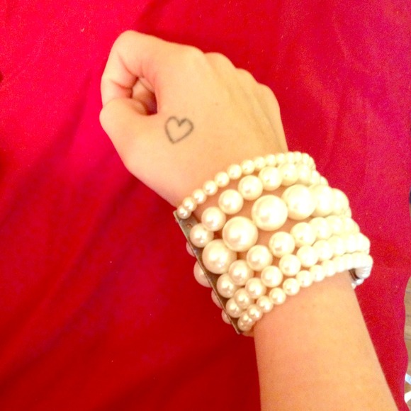 Pearl bracelet