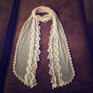 💛SOLD!💛 🎉🎀✨HOST PICK✨🎀🎉 UO lace scarf