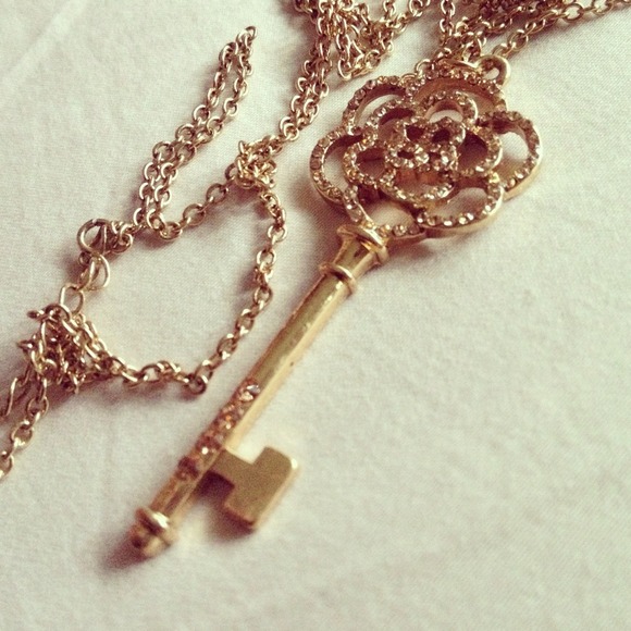Heavy diamond rose key long chain!:)