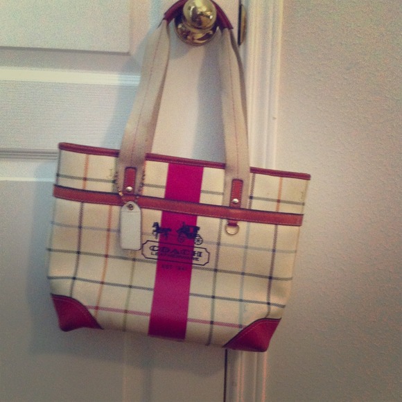 Coach leather purse - Picture 1 of 3