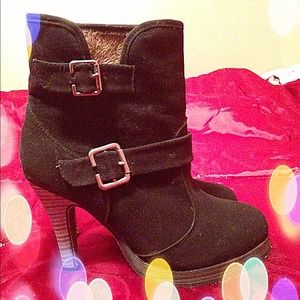 📣SOLD📣 High heel faux suede boots