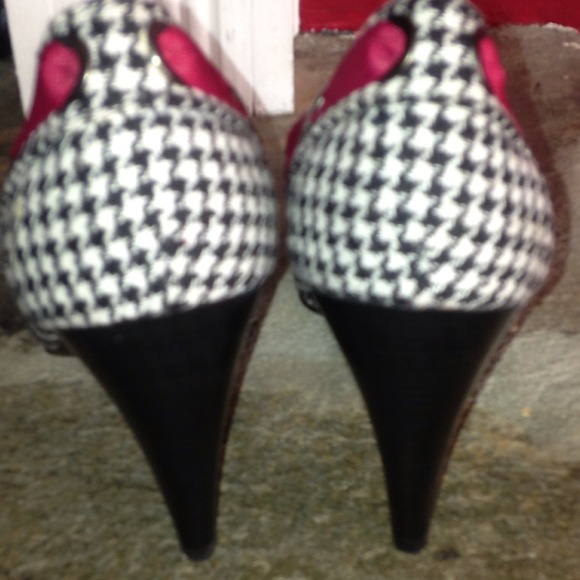 SOLD - Picture 2 of 4