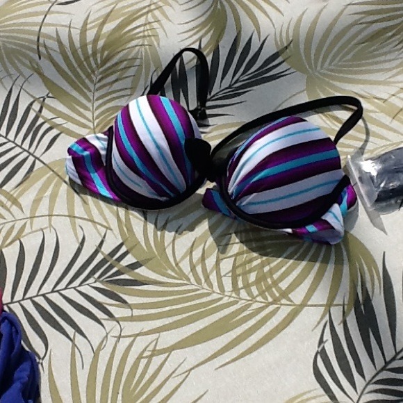 Victoria's Secret swim top - Picture 1 of 2