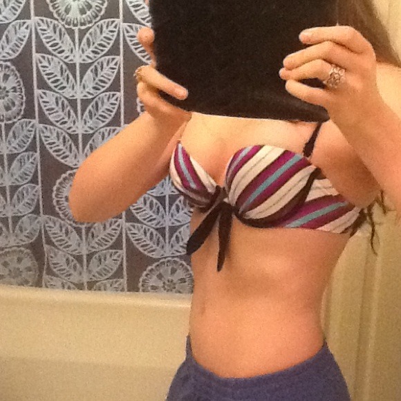 Victoria's Secret swim top - Picture 2 of 2