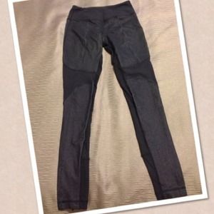 💢💢💢SOLD💢💢💢💢Like new lululemon leggings!