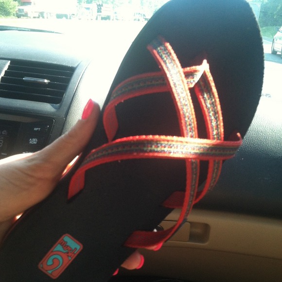 Tevas - Picture 2 of 2