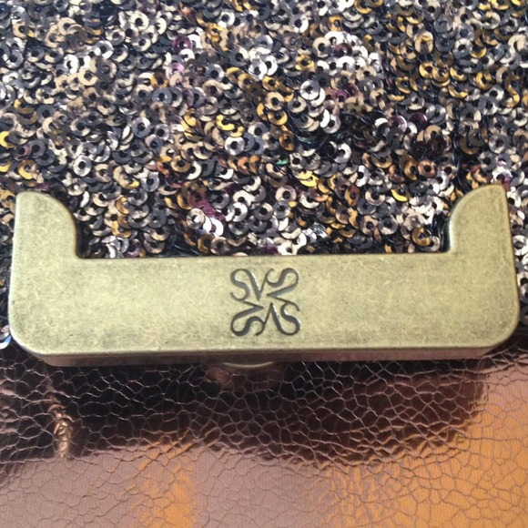 Sparkly bronze Simply Vera Wang clutch - Picture 3 of 4