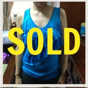 🚫SOLD🚫Blue top with ruffles size S stretchy