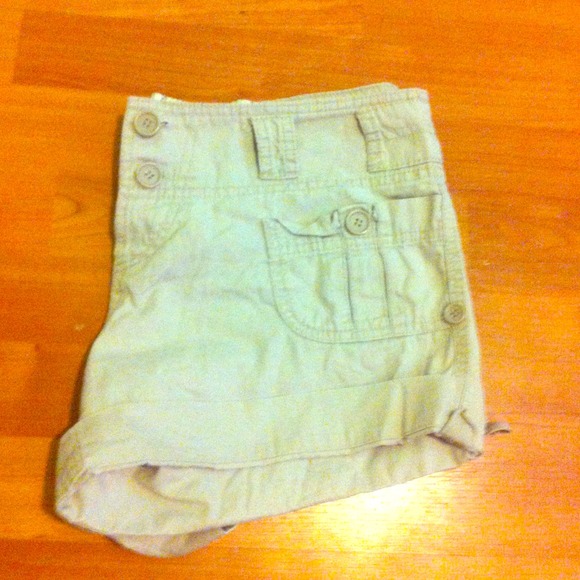 cute summer khaki shorts