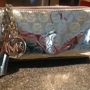 ON HOLD FOR JAZZSOFISTAR FOR THURSDAY!