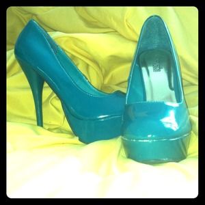 TRADED 👍👍Teal Charlotte Russe 6 inch heels
