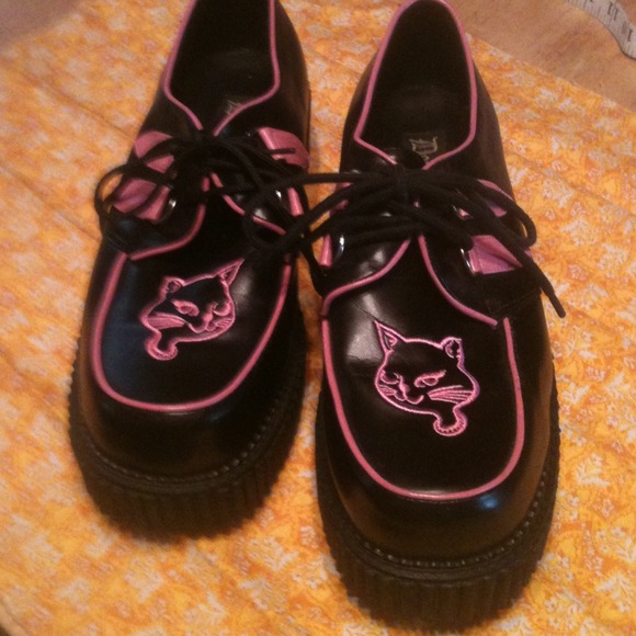 Demonia pink kitty Creepers size 10