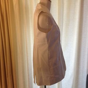 Adrienne Vittadini Jackets & Coats - Sleek White Adrienne Vittadini Sleeveless Blazer Adrienne Vittadini Jackets & Coats - Sleek White Adrienne Vittadini Sleeveless Blazer