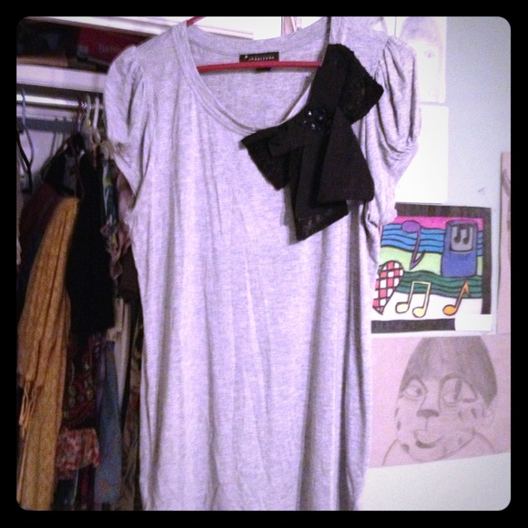 Cute gray top with detailed bow and shoulders!