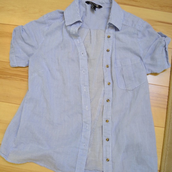 NEVER WORN Light button up
