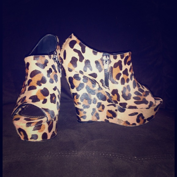 Steve Madden Wicked-L Leopard Platform Wedge Sz 7 - Picture 1 of 3