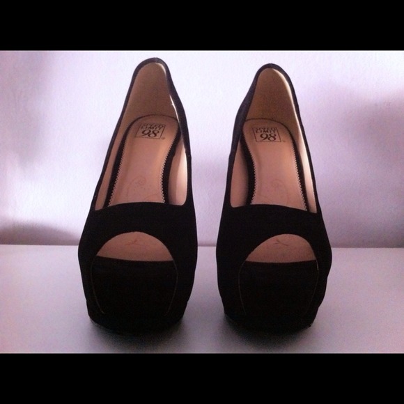 Black pumps NEW