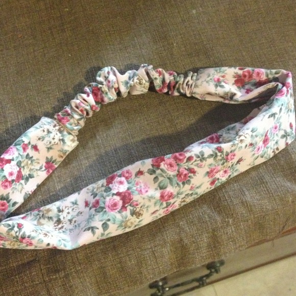 flower headband 🌸🌼 - Picture 4 of 6