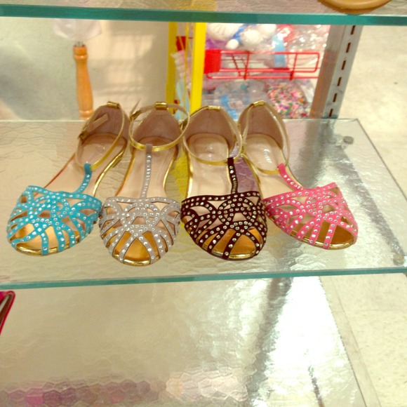 Gladiator shoe with gems