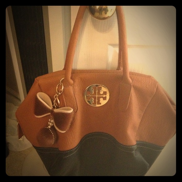 Tory burch bag with key chain