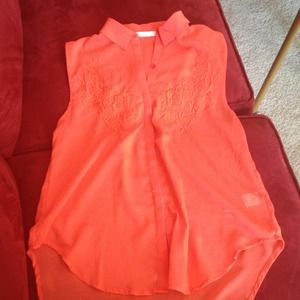 Sleeveless button-front collar top