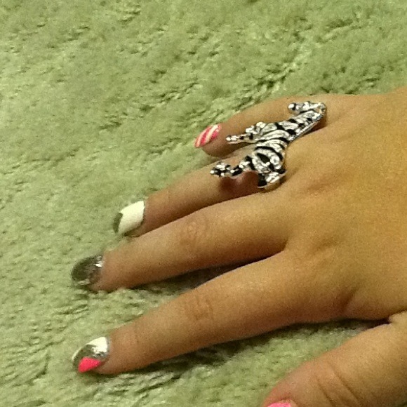 Ring - Picture 3 of 4