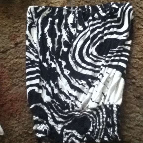 Black and white strapless top