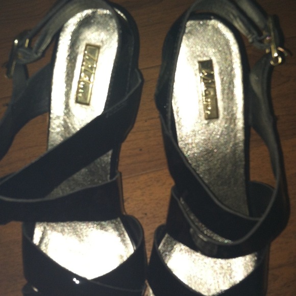 Heels - Picture 2 of 3