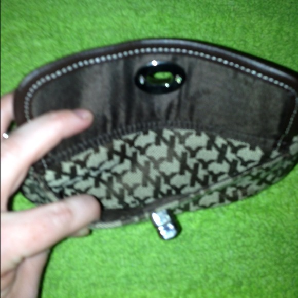 NY&Co. Signature Wristlet w/ Front Pocket - Picture 3 of 4