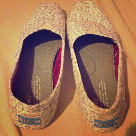 Toms snow/silver leopard classics