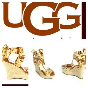 SALE❤️Ugg wedge lucianna