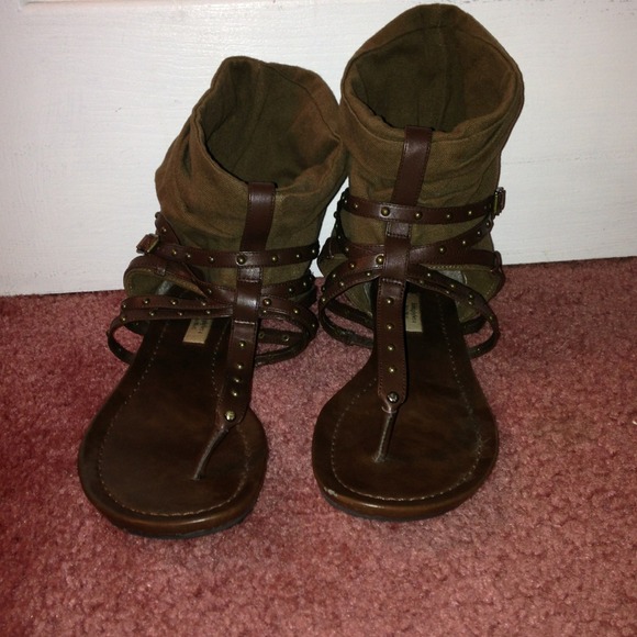 BUNDLED ❌❌ Vera Wang SimplyVera Gladiator Sandal