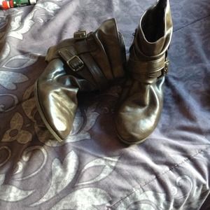 Very cute ankle leather boots only worn twice :)