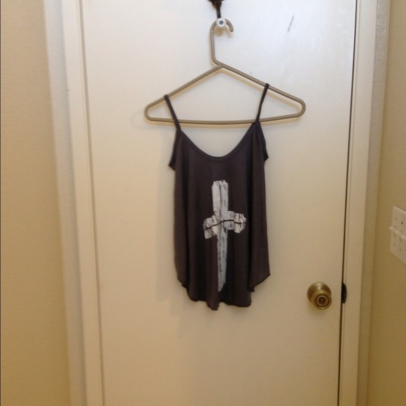 ❌SOLD❌ cross crop top - Picture 2 of 3